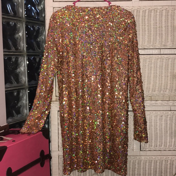 Misguided rose gold deep v sequin dress. - Picture 3 of 6